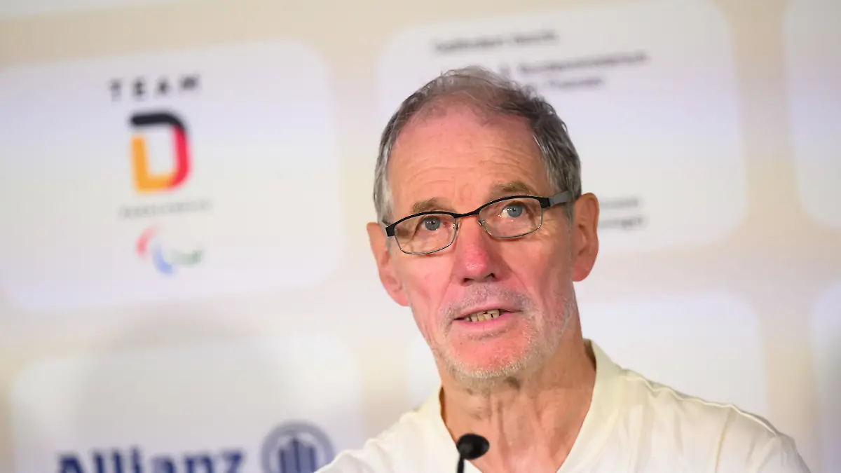 Paralympics-Paris-2024-Pressekonferenz-Team-Deutschland-Deutsches-Haus-im-Stade-Jean-Bouin-Karl-Quade-Chef-de-Mission-Deutschland-spricht