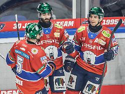 Berlin & Brandenburg: 5:2 gegen Nürnberg: Eisbären beenden Niederlagenserie