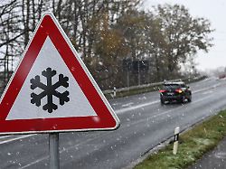 Niedersachsen & Bremen: Zahlreiche Unfälle wegen Glätte in Niedersachsen