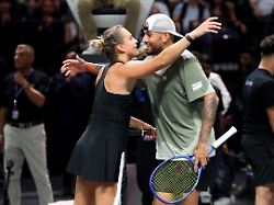 Weltranglisten-Erste verliert: Zirkusmatch zwischen Sabalenka und Kyrgios ist einseitige Angelegenheit