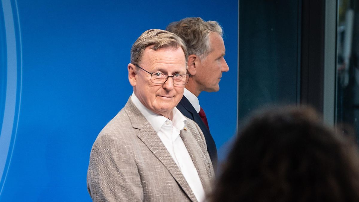 Verneigung-vor-dem-H-cke-Fl-gel-Ramelow-bef-rchtet-Reverenz-Parteitag-der-AfD-in-Erfurt