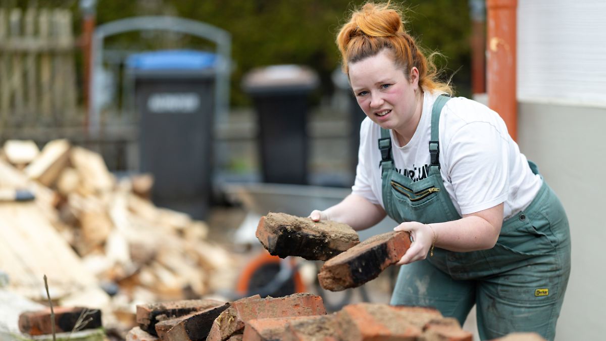 Business-mit-Hass-Kommentaren-Bau-Influencerin-Cindy-Speich-Mache-aus-Schei-e-Gold-