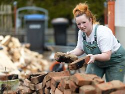Business mit Hass-Kommentaren: Bau-Influencerin Cindy Speich: "Mache aus Scheiße Gold"