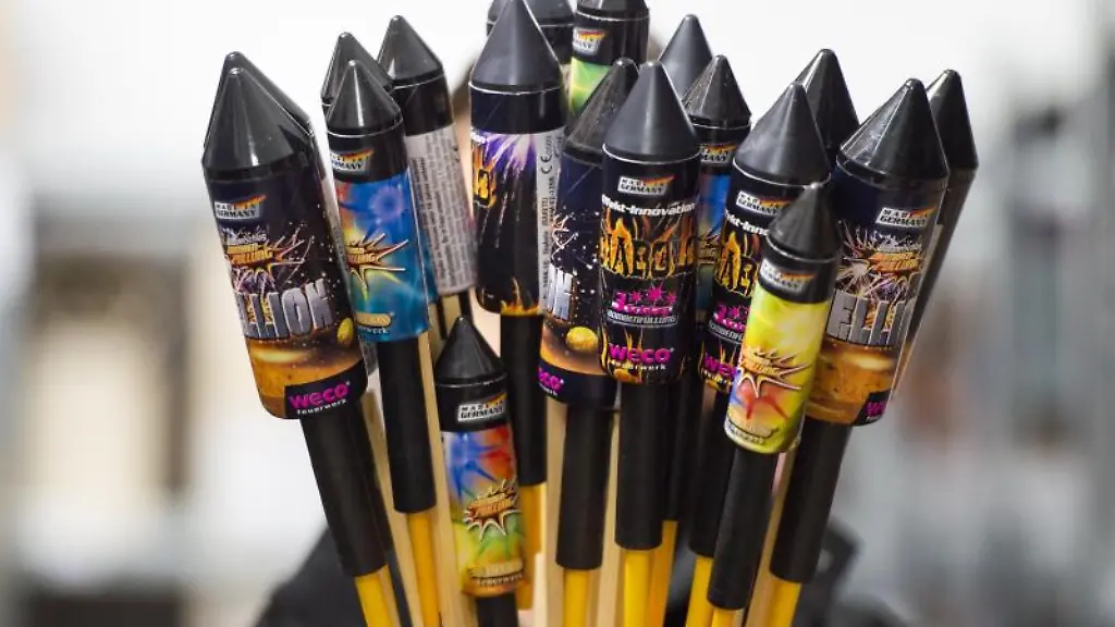 Feuerwerkskoerper-sind-zu-sehen