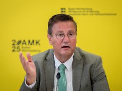 Umwelt-Negativpreis vergeben: Nabu kürt Unions-Agrarminister zu "Dinosauriern des Jahres"