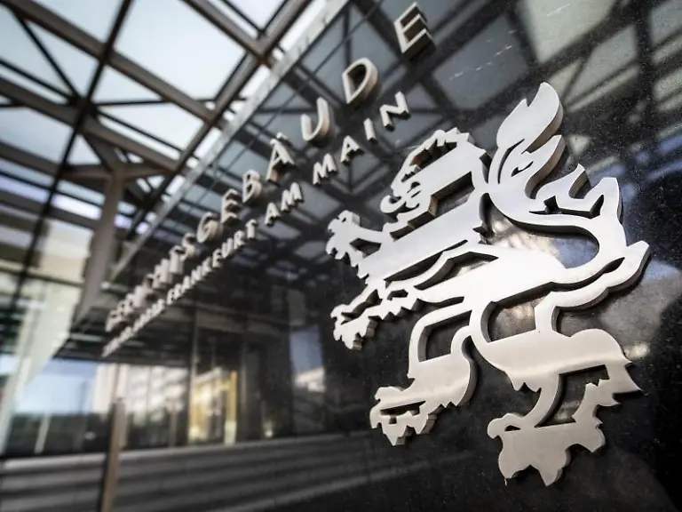 Der-Eingang-zum-Oberlandesgericht-in-Frankfurt