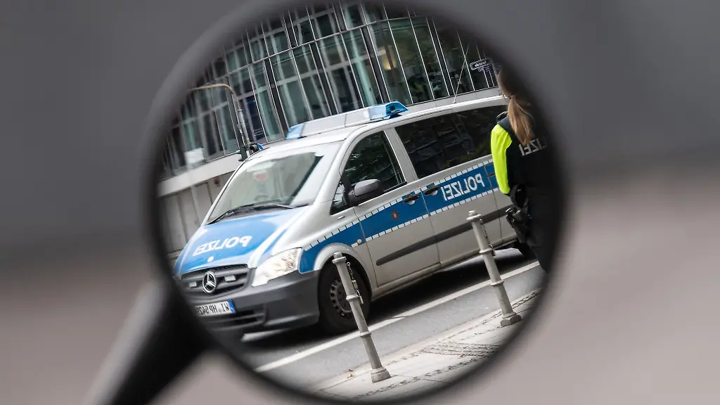 Die-Polizei-sucht-Zeugen-Symbolbild