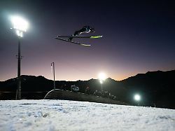 Prevc siegt zum Tournee-Auftakt: DSV-Aufsteiger springt in Oberstdorf aufs Podest, Weltmeister erleben Desaster