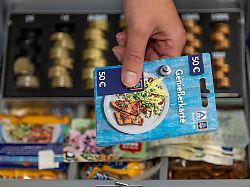 Hessen: Warum Wechselstuben Bezahlkarten für Geflüchtete umtauschen