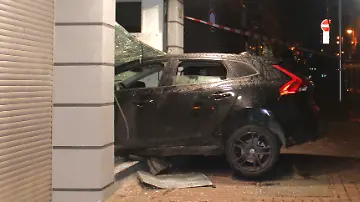 251230_Einbruch_Juwelier_Kleve_Pkw_in_Schaufenster