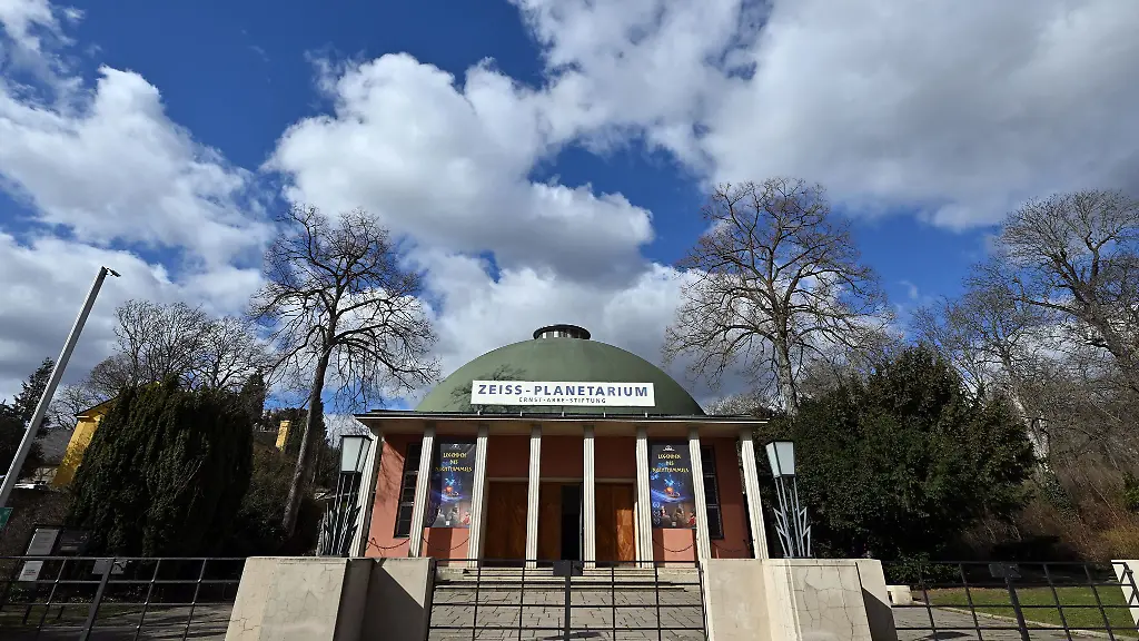 Vor-seinem-100-Geburtstag-wird-das-Zeiss-Planetarium-schick-gemacht-und-dafuer-zum-Jahresende-2025-vorerst-geschlossen