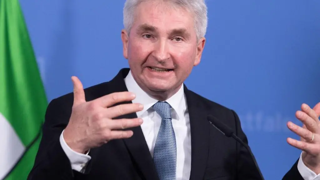 Andreas-Pinkwart-FDP-Wirtschaftsminister-von-Nordrhein-Westfalen-spricht