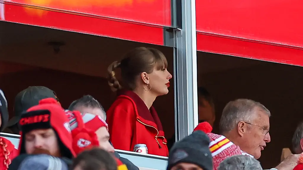 November-29-2024-Taylor-Swift-center-watches-a-game-between-the-Kansas-City-Chiefs-and-Las-Vegas-Raiders-at-GEHA-Field-at-Arrowhead-Stadium-in-Kansas-City-MO