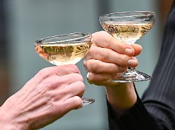 Von Kutteln bis Reparationsbier: Kuriose Kater-Mittel aus aller Welt