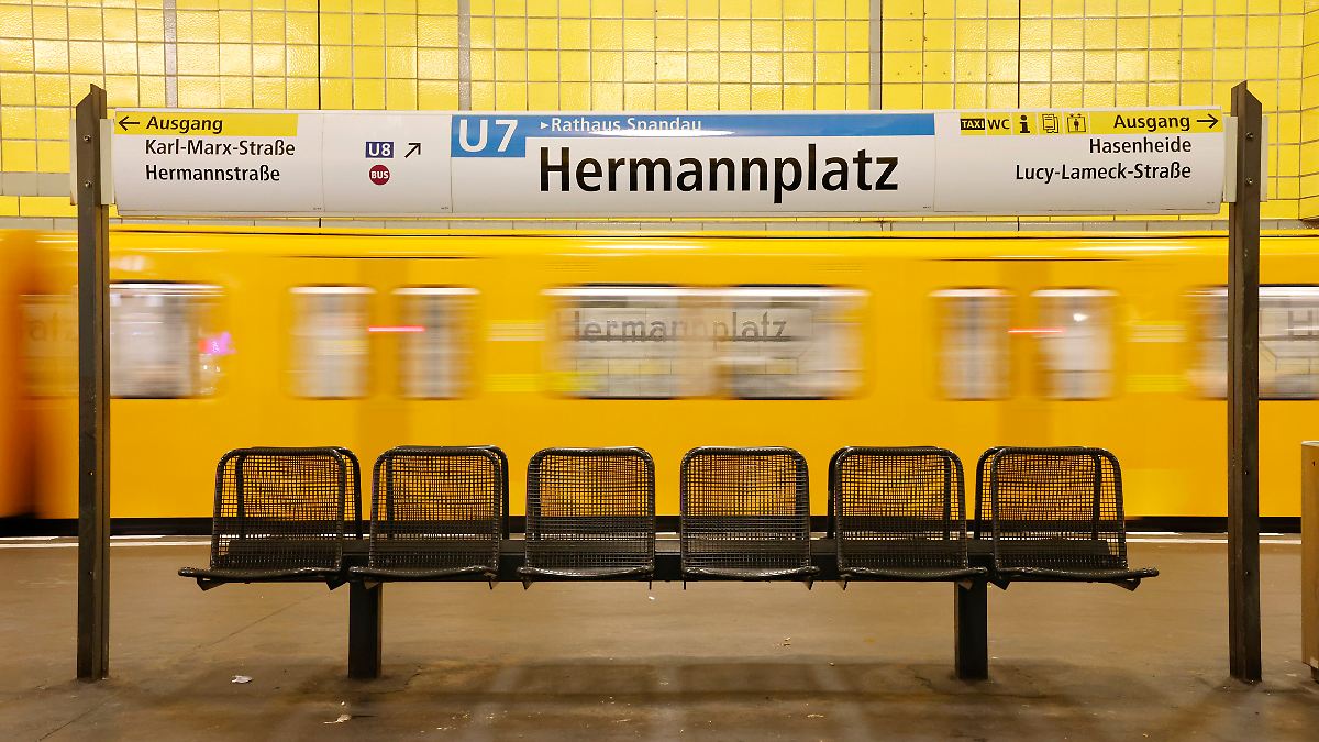 Polizei-ermittelt-Unbekannter-bestiehlt-sterbenden-Mann-in-Berliner-U-Bahnhof