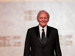 "Willst du leben oder sterben?": Anthony Hopkins feiert 50 Jahre Alkoholabstinenz