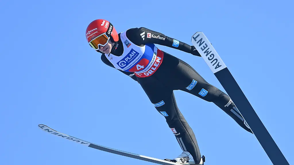 Selina-FREITAG-GER-Aktion-Sprung-Skispringen-Two-Nights-Tour-Damenskispringen-2025-am-31-12