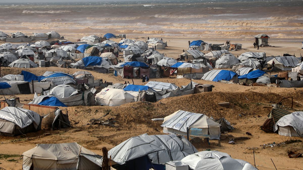 Auch-rzte-ohne-Grenzen-Israel-droht-37-Hilfsorganisationen-mit-Zugangsverbot-f-r-Gazastreifen