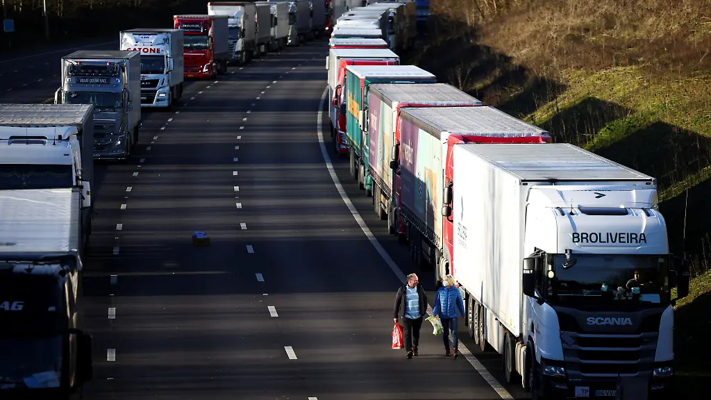 2020-12-25T141652Z-2034920528-RC2EUK9GMXE9-RTRMADP-3-BRITAIN-EU-DOVER