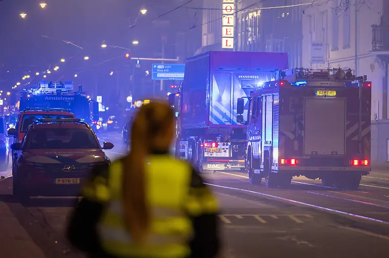2026-01-01-01-48-20-AMSTERDAM-In-der-Silvesternacht-brach-im-Turm-der-Vondelkerk-in-Amsterdam-ein-Feuer-aus-Die-Kirche-befindet-sich-in-der-Naehe-des-Vondelparks