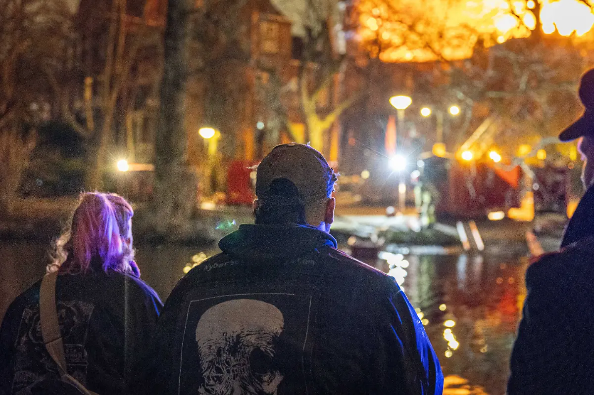 2026-01-01-02-22-04-AMSTERDAM-In-der-Silvesternacht-brach-im-Turm-der-Vondelkerk-in-Amsterdam-ein-Feuer-aus-Die-Kirche-befindet-sich-in-der-Naehe-des-Vondelparks