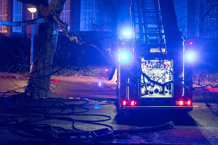 2026-01-01-02-18-59-AMSTERDAM-In-der-Silvesternacht-brach-im-Turm-der-Vondelkerk-in-Amsterdam-ein-Feuer-aus-Die-Kirche-befindet-sich-in-der-Naehe-des-Vondelparks