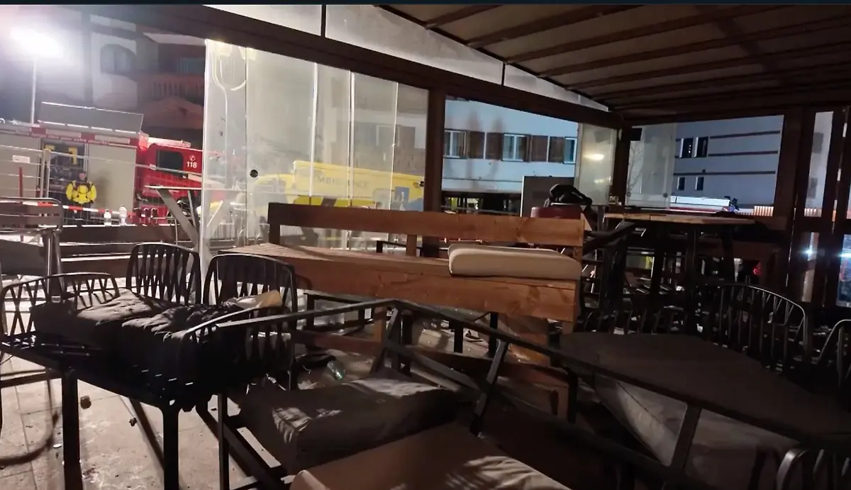 Hunderte-Menschen-hatten-in-der-Bar-den-Jahreswechsel-gefeiert