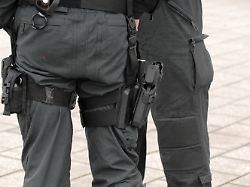 Einsatzkräfte bedroht: SEK in Bayern schießt auf Mann mit Armbrust