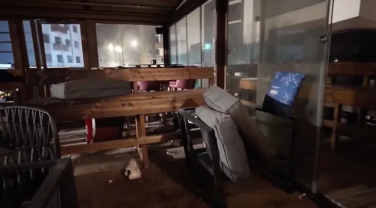 Hunderte-Menschen-hatten-in-der-Bar-den-Jahreswechsel-gefeiert