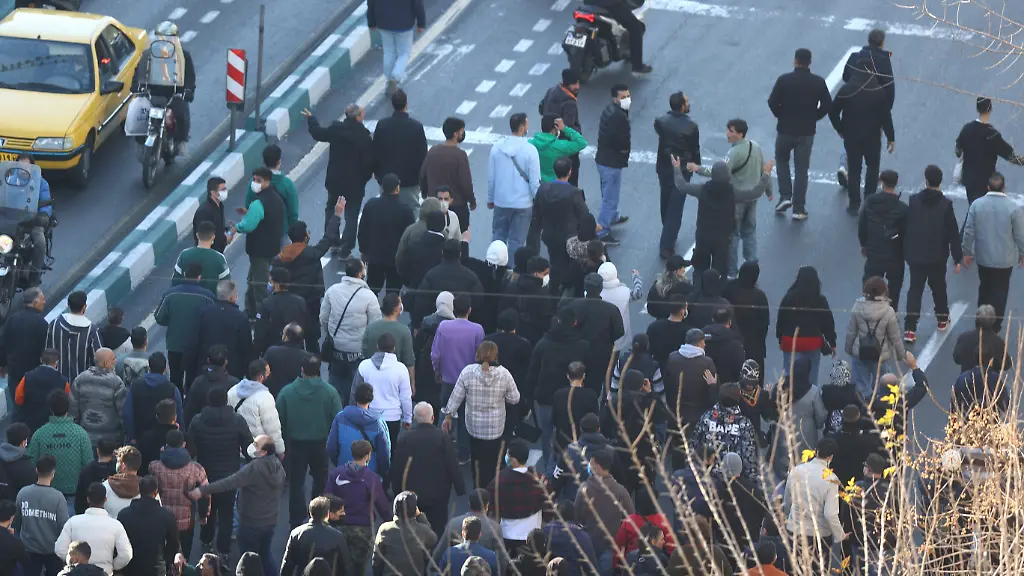 AFP__20251229__898C2RW__v2__HighRes__IranPoliticsEconomyDemo