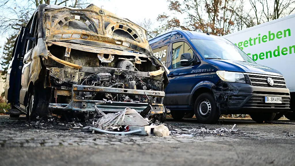 Bereits-vor-Tagen-wurde-ein-Kaeltebus-in-Brand-gesetzt