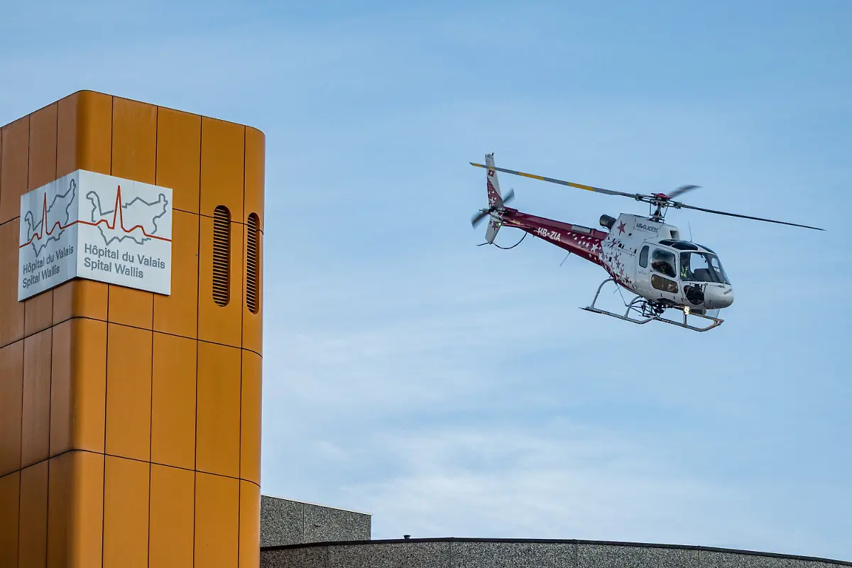 A-Swiss-Air-Ambulance-helicopter-leaves-Hospital-du-Valais-where-the-victims-are-received-following-a-fire-and-an-explosion-in-the-Le-Constellation-bar-during-a-New-Year-s-Eve-party-according-to-Swiss-police-in-the-upscale-ski-resort-of-Crans-Montana-in-southwestern-Switzerland-in-Sion-Switzerland-January-1-2026