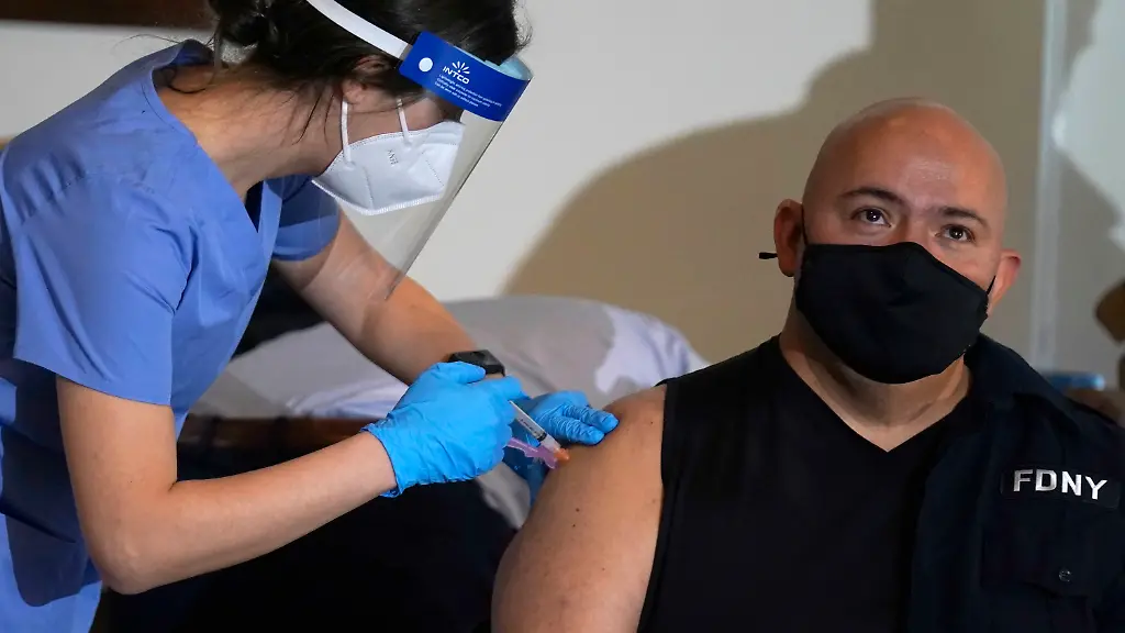 Die-USA-hatten-vor-zehn-Tagen-ihre-Impfkampagne-mit-dem-Vakzin-der-Firmen-Biontech-und-Pfizer-begonnen