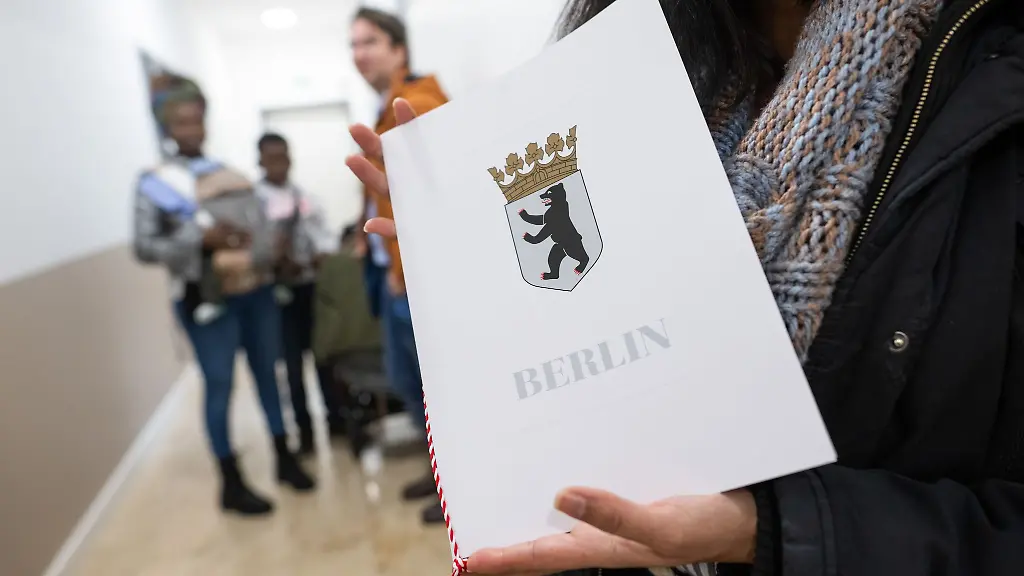 Die-Zahl-der-Einbuergerungen-in-Berlin-ist-deutlich-gestiegen