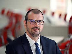 Berlin & Brandenburg: Sinkende Geburten: Minister sieht keine Gefahr für Schulen