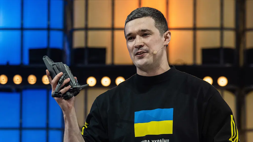 Mychajlo-Fedorow-stellvertretender-Premierminister-der-Ukraine-und-Minister-fuer-digitale-Transformation-spricht-am-dritten-Tag-des-Web-Summit-2022-Die-groesste-Technologiekonferenz-der-Welt-findet-vom-1-bis-4-November-statt