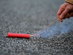 Niedersachsen & Bremen: Böller explodiert in Hand von Zwölfjährigem