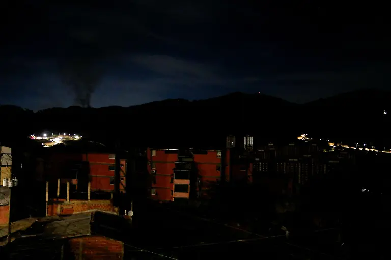 Smoke-rises-near-Fort-Tiuna-during-a-full-blackout-following-explosions-and-loud-noises-amid-rising-tensions-between-administrations-of-U-S-President-Donald-Trump-and-Venezuelan-President-Nicolas-Maduro-in-Caracas-Venezuela-January-3-2026