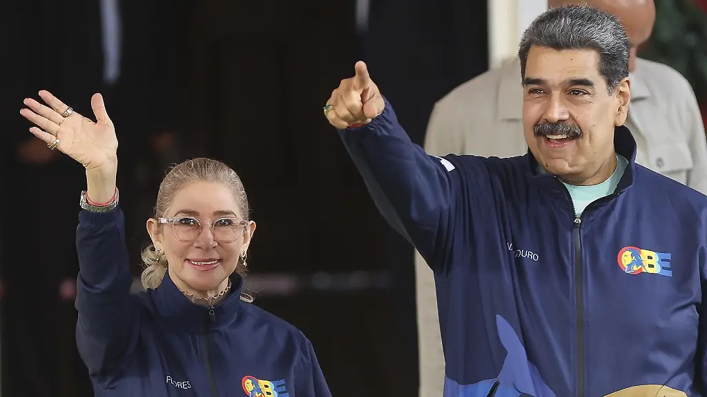 CARACAS-VENEZUELA-NOVEMBER-21-Venezuela-s-President-Nicolas-Maduro-arrives-next-to-his-wife-Cilia-Flores-for-the-student-day-celebrations-at-Miraflores-palace-in-Caracas-Venezuela-on-November-21-2025