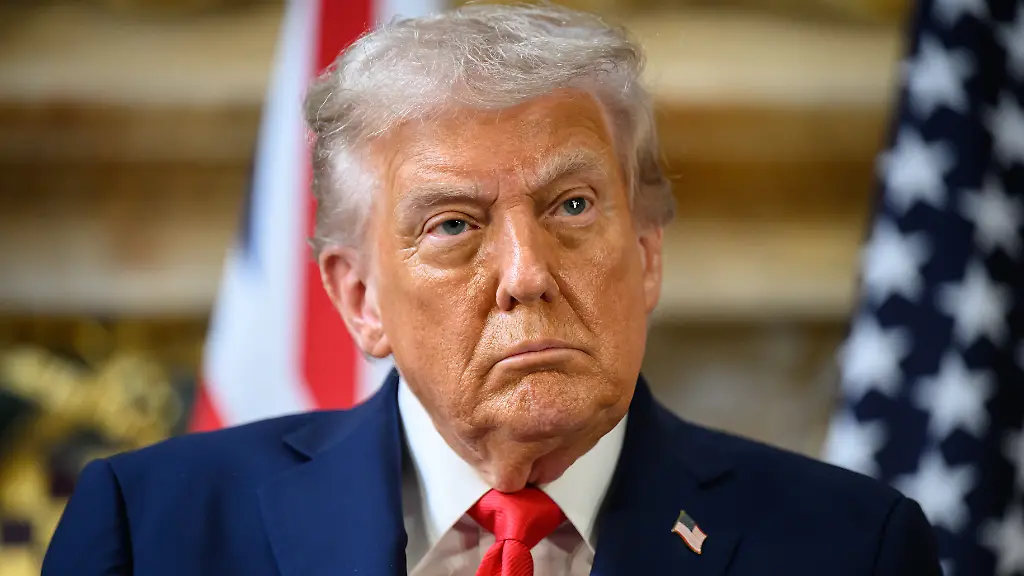 UK-economy-review-File-photo-dated-18-9-2025-of-US-President-Donald-Trump-Households-and-businesses-have-endured-a-bumpy-ride-over-2025-as-the-impact-of-tax-hikes-and-Trump-s-trade-war-weighed-on-the-economy-but-another-slew-of-interest-rate-cuts-helped-cushion-the-blow-Chancellor-Rachel-Reeves-dealt-a-hammer-blow-for-businesses-in-April-with-the-increase-in-national-insurance-contributions-coinciding-with-a-significant-rise-in-the-minimum-wage-Issue-date-Tuesday-December-30-2025-Photo-credit-should-read-Leon-Neal-PA-Wire-NOTE-TO-EDITORS-This-handout-photo-may-only-be-used-for-editorial-reporting-purposes-for-the-contemporaneous-illustration-of-events-things-or-the-people-in-the-image-or-facts-mentioned-in-the-caption-Reuse-of-the-picture-may-require-further-permission-from-the-copyright-holder