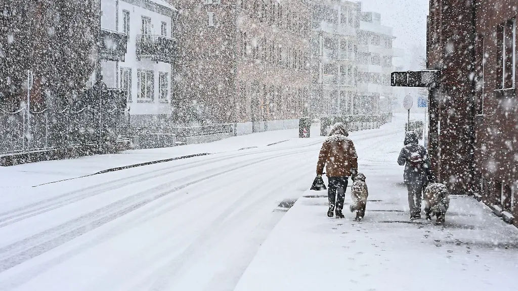 Der-Wintereinbruch-sorgte-in-Niedersachsen-fuer-glatte-Strassen