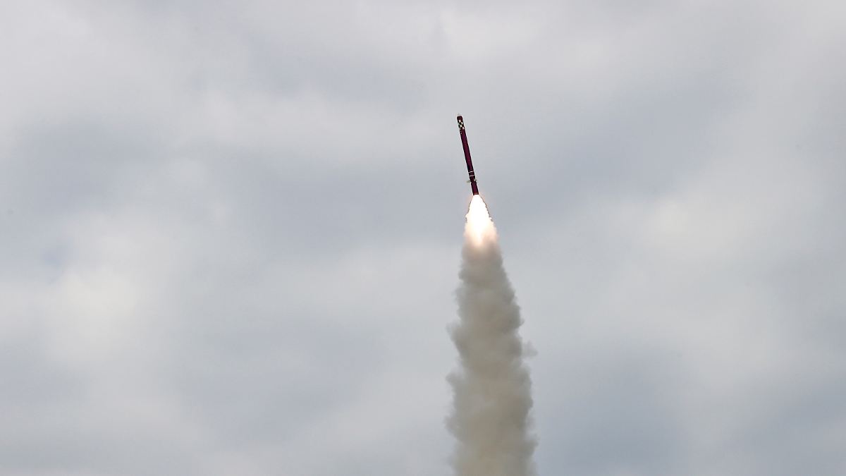 Experte-sieht-Signal-an-die-USA-Nordkorea-feuert-ballistische-Raketen-ab