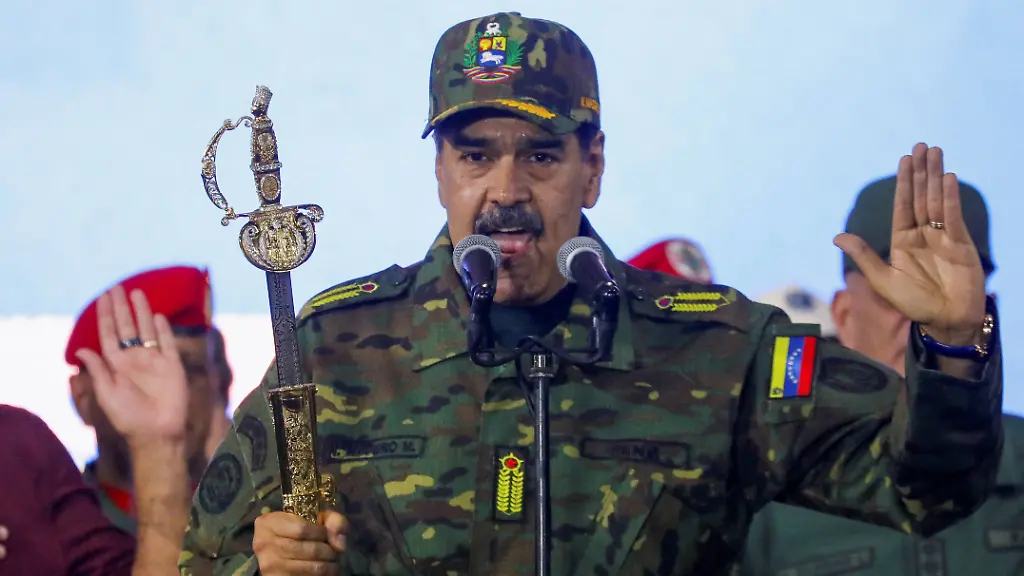 FILE-PHOTO-Venezuela-s-President-Nicolas-Maduro-holds-Simon-Bolivar-s-sword-as-he-addresses-members-of-the-armed-forces-Bolivarian-Militia-police-and-civilians-during-a-rally-against-a-possible-escalation-of-U-S-actions-toward-the-country-at-Fort-Tiuna-military-base-in-Caracas-Venezuela-November-25-2025