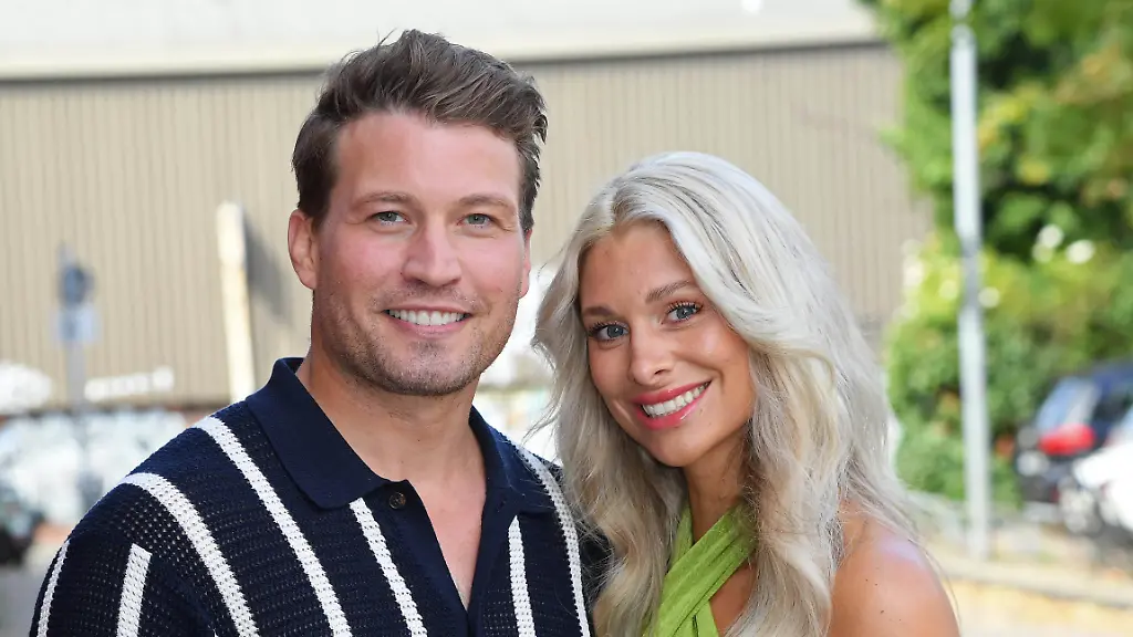 Raul-Richter-mit-Freundin-Vanessa-Schmitt-bei-der-LOVE-ISLAND-VIP-Kino-Preview-im-Cinenova-in-Koeln-am-03-09