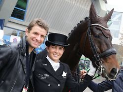 "Die dumme Spielerfrau": Lisa Müller über Thomas: Hätte ihn nicht nach Kanada begleiten können