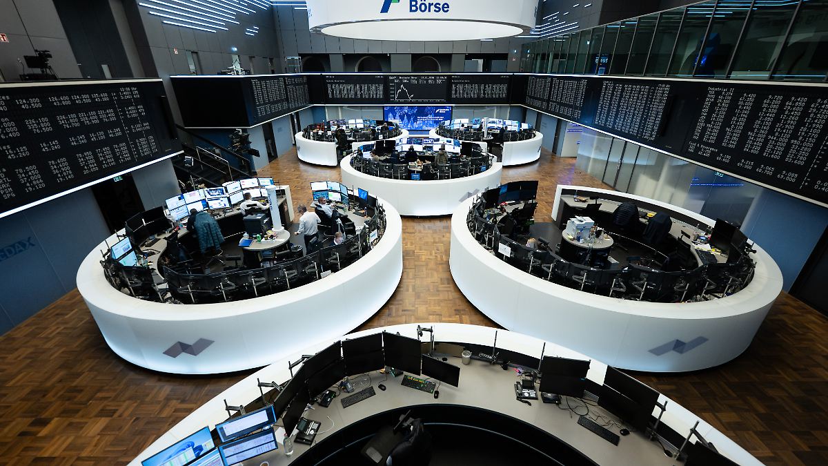 Konjunkturbelebung-erwartet-R-stungswerte-ziehen-Dax-zu-neuem-Rekord