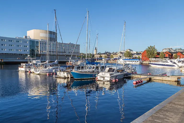 OULU-FINLAND-JULY-21-2016-Harbor-in-the-center-of-Oulu-Finland-during-an-sunny-summer-evening