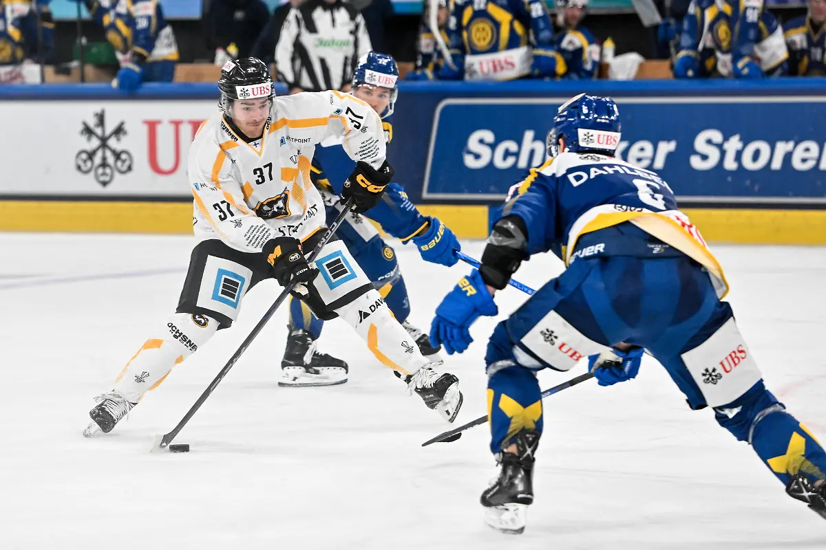 DAVOS-SWITZERLAND-DECEMBER-29-Josh-Melnick-of-Karpat-Oulu-L-in-action-during-the-Spengler-Cup-Davos-match-between-HC-Davos-v-Kaerpaet-Oulu-at-Eisstadion-Davos-on-December-29-2024-in-Davos-Switzerland