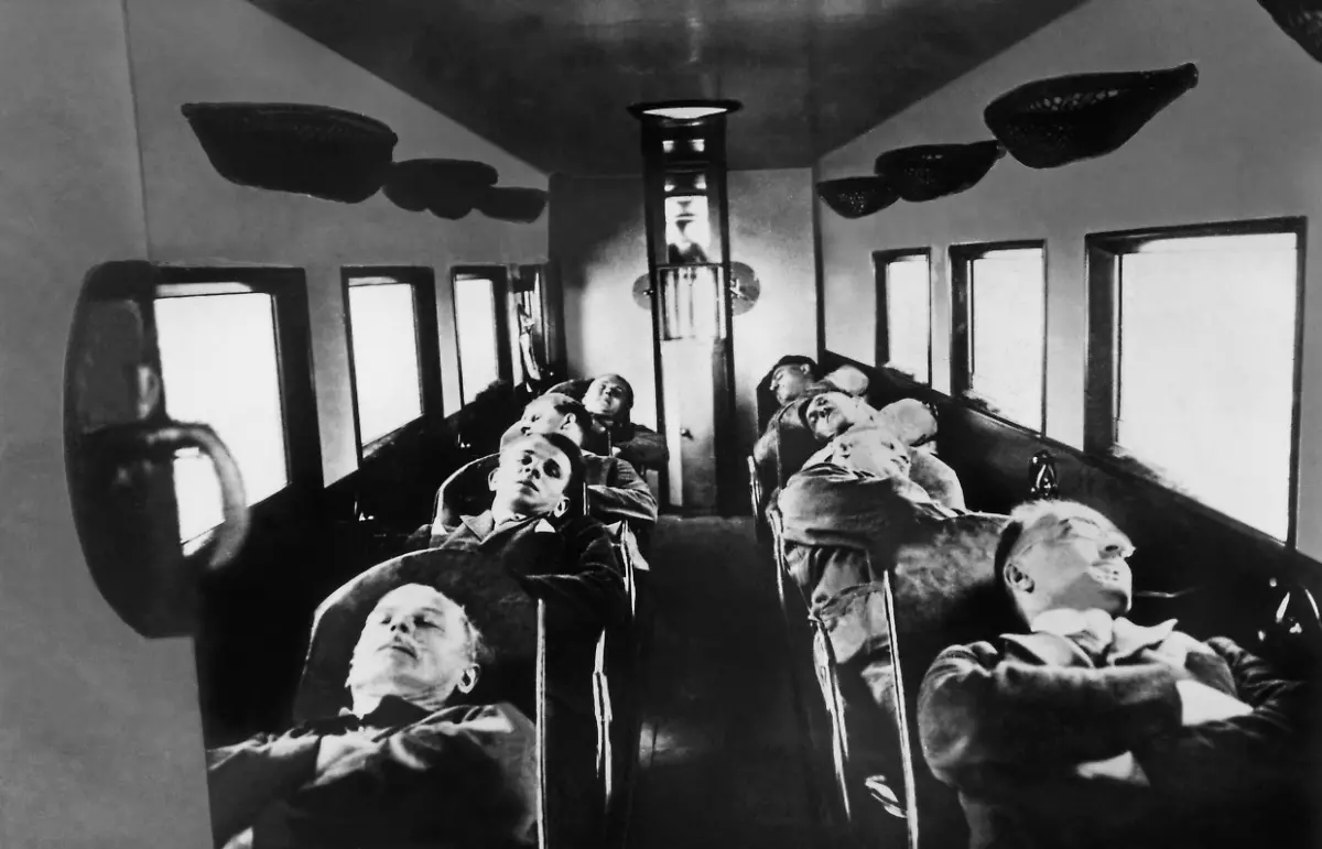 Kabine-einer-Albatros-L73-Der-auch-fliegender-Schlafwagen-genannte-Doppeldecker-war-von-1926-bis-1933-fuer-die-Lufthansa-im-Dienst-Aufnahmedatum-01-01-1930-31-12