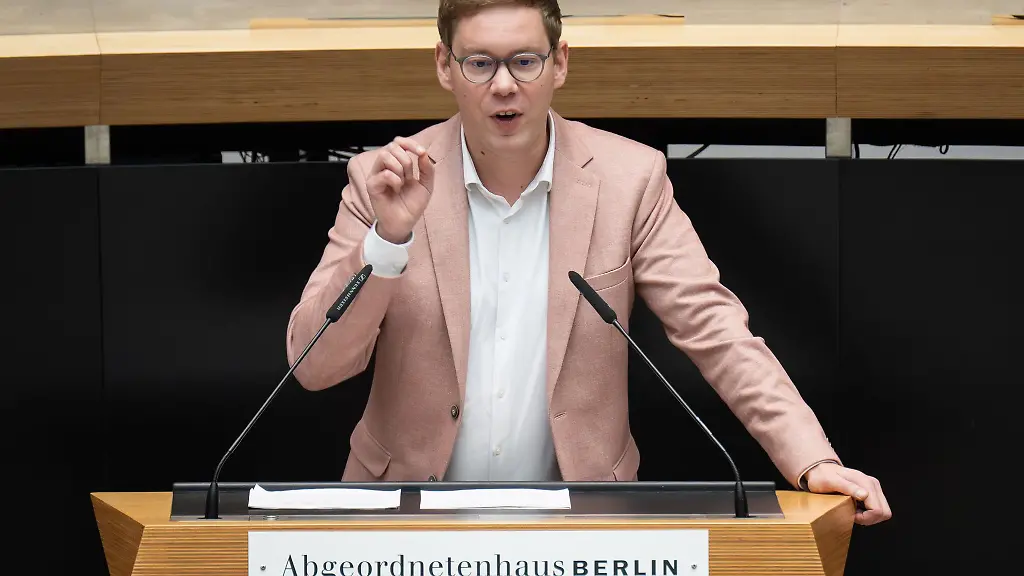 Der-Innenpolitikexperte-der-gruenen-Fraktion-im-Abgeordnetenhaus-Vasili-Franco-fordert-Verbesserungen-beim-Katastrophenschutz-in-Berlin